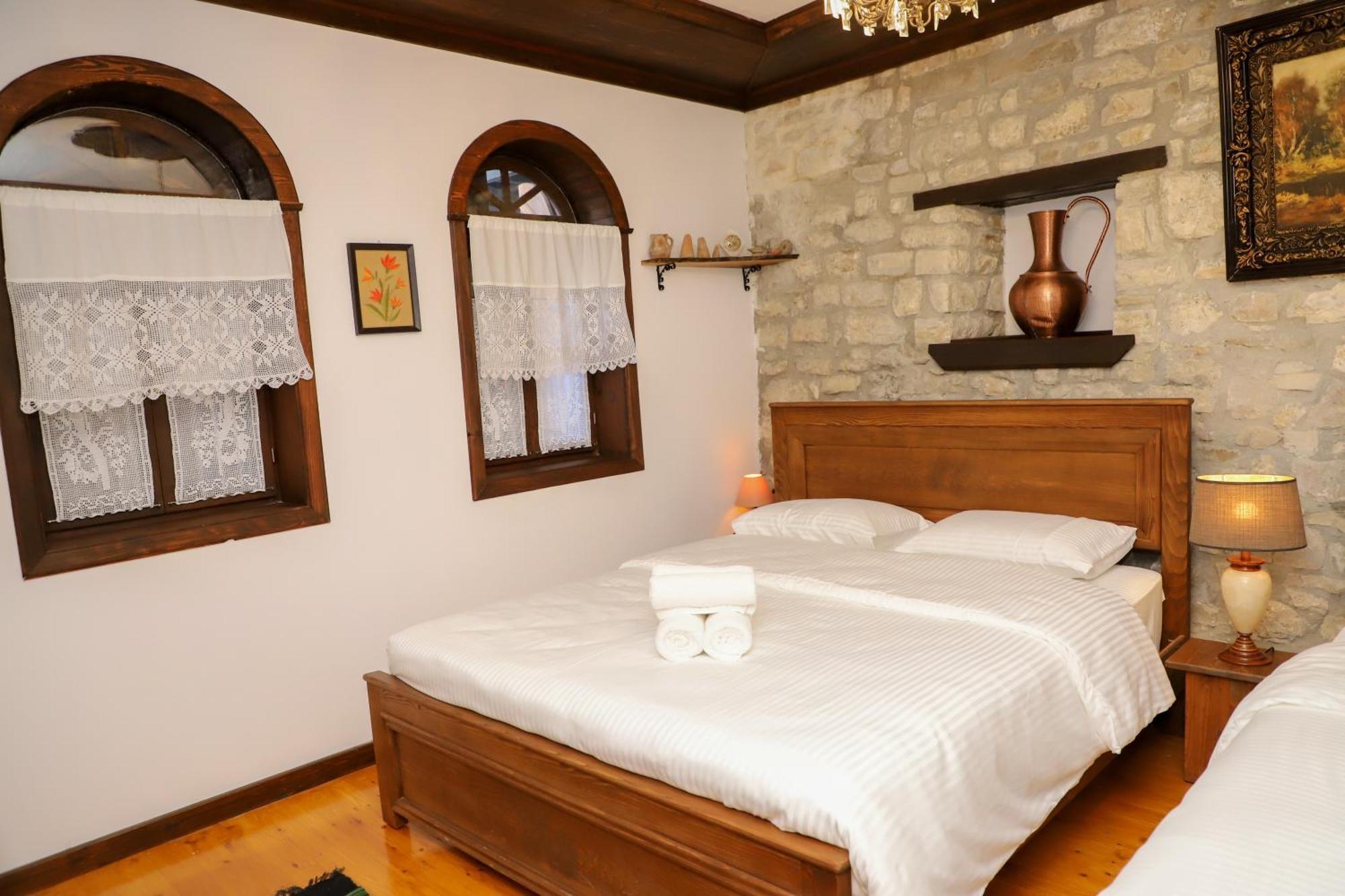 Vila Art Berat Castle Екстериор снимка